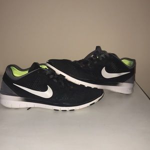 Black Nike women’s sneakers (Free 5.0 TR Fit 5)